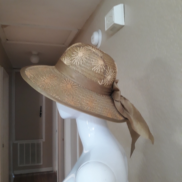 Beautiful Golden Sun Hat main image 6